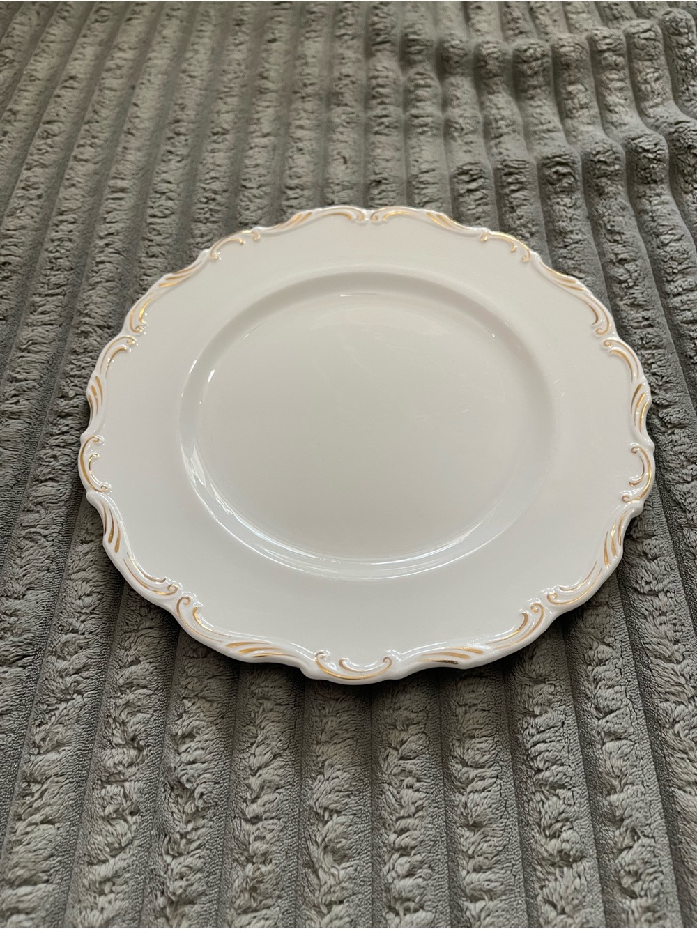 Royal Albert Classic White Porcelain Dinner Plate with Gold Accent